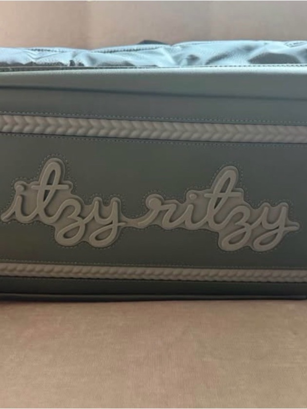 Itzy Ritzy Weekender - Picture 3 of 3